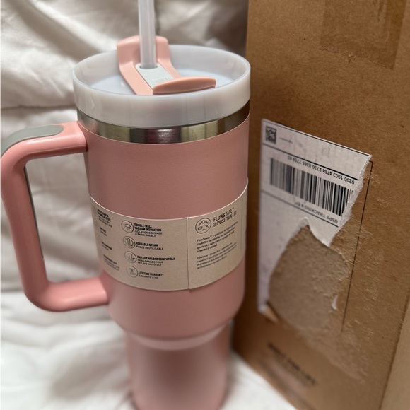 New* Stanley Quencher Tumbler 40 oz H2.0 in Soft Pink - Picture 3 of 4